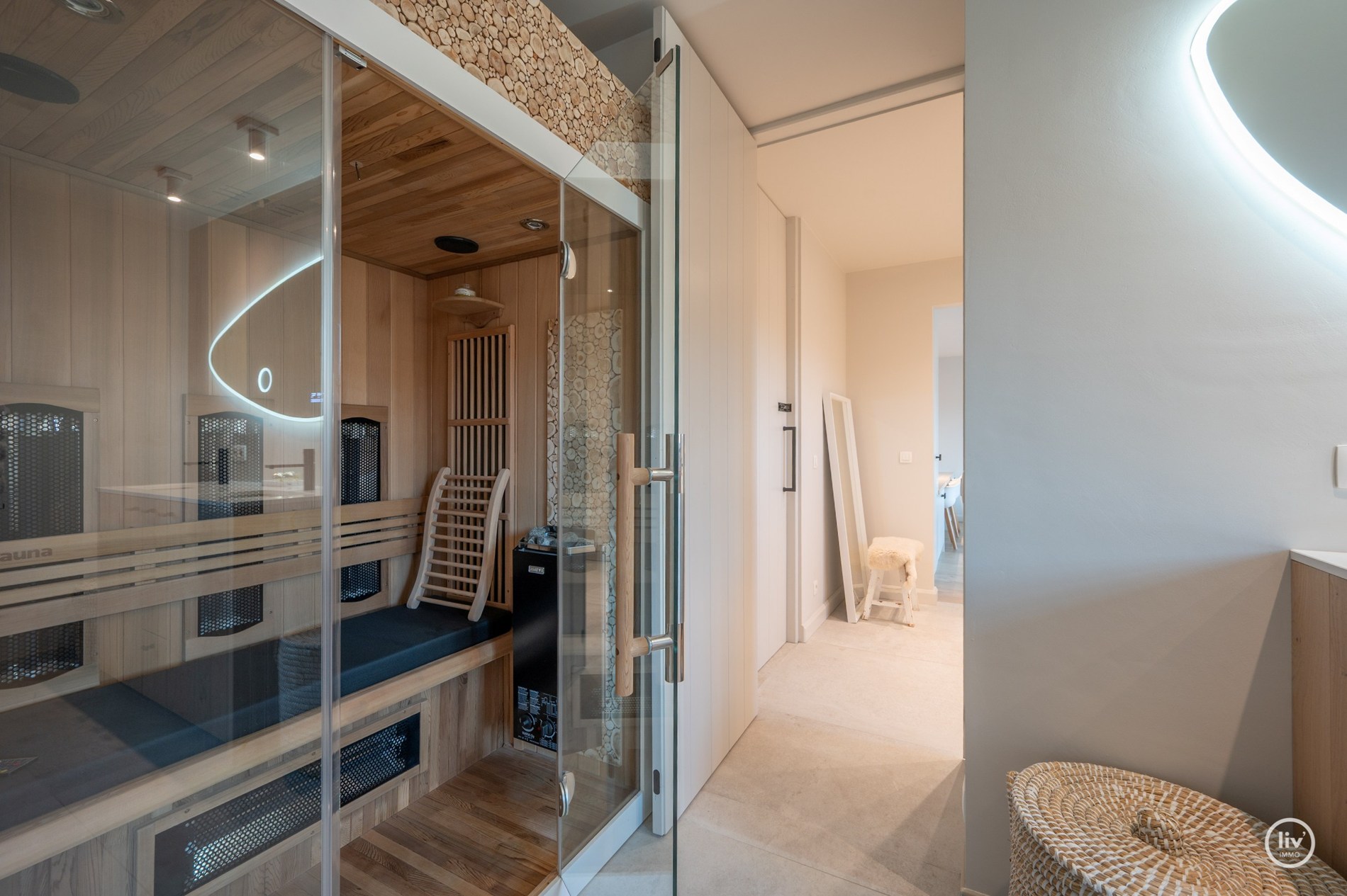 Luxueus afgewerkte energie zuinige woning met zwembad te Knokke 