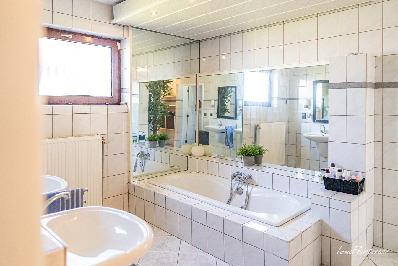 Ruime woning met paardenstallen op ca. 85 are te Kinrooi 