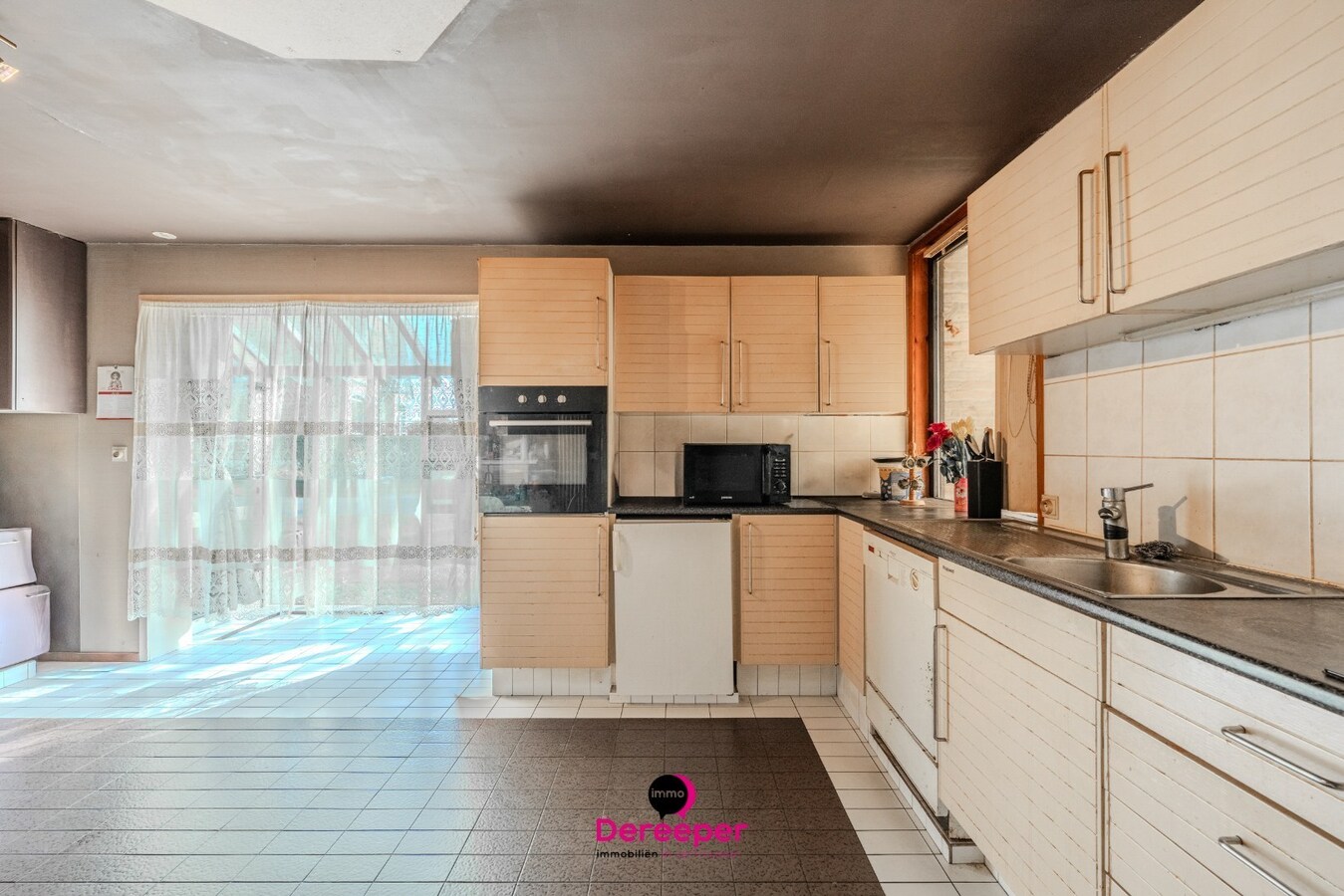 Interessant renovatieproject met twee woningen op 955 m² in Gistel 