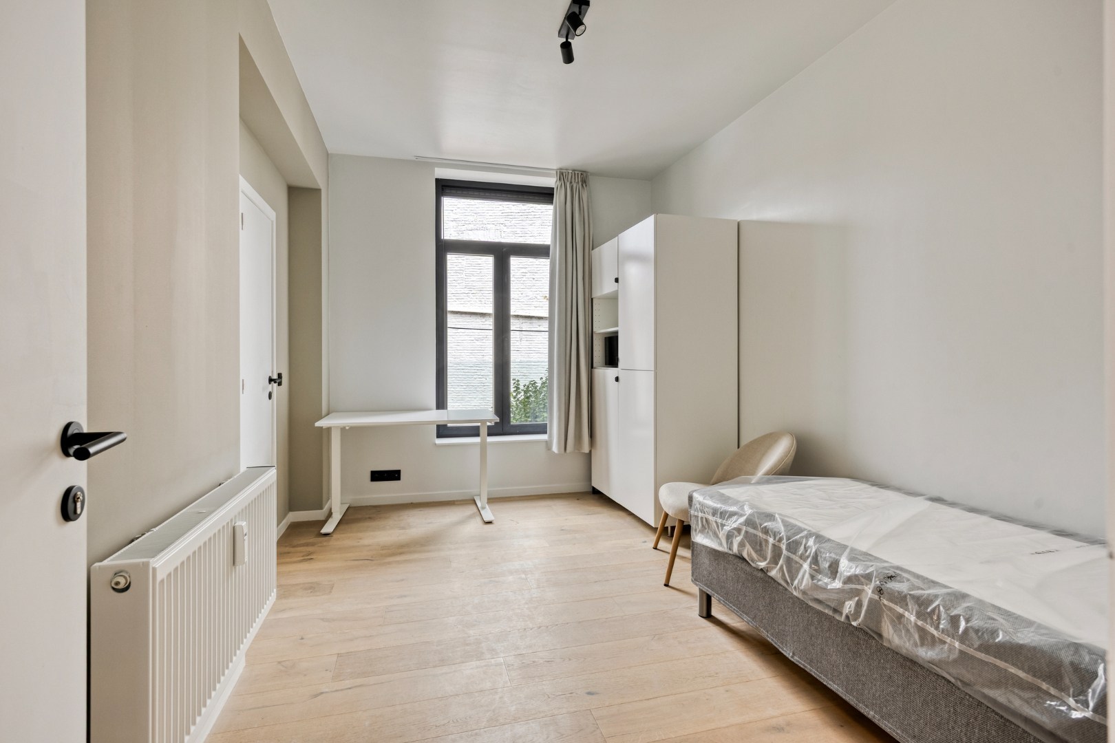 Volledig gerenoveerde en gemeubelde studentenkamers met privé-sanitair. 