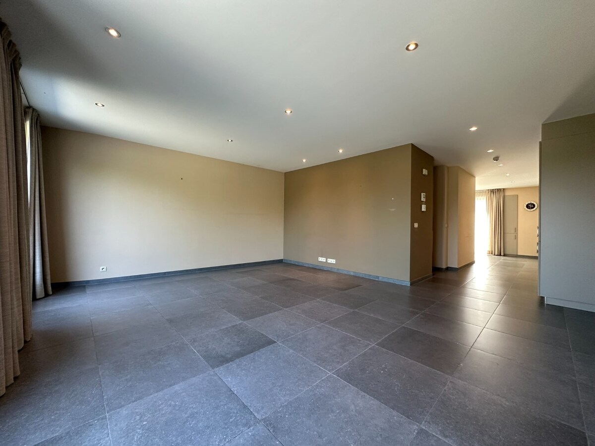 Prachtig, ruim duplex-appartement 115 m² met ruim terras in centrum Sint-Antonius 