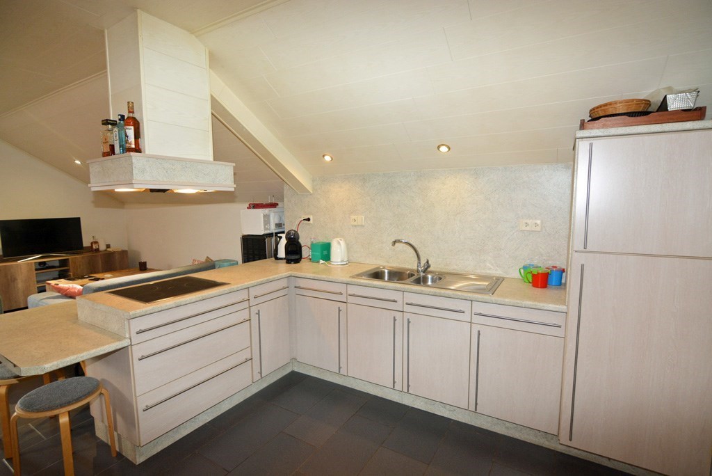 Instapklaar appartement met 2 slpks en tuintje. 