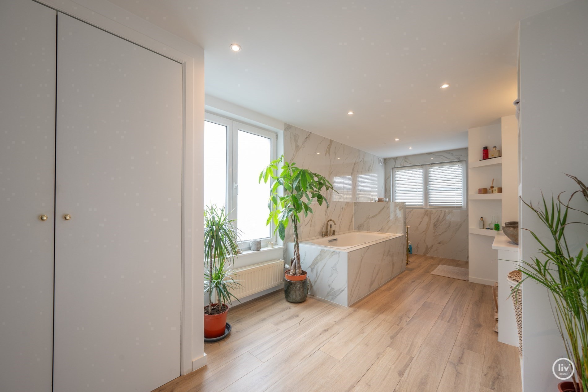 Maison authentiquement rénovée avec jardin orienté sud-ouest. 