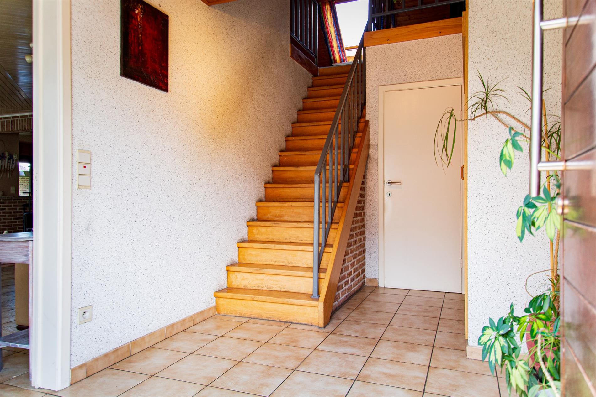 Open bebouwing met  4 (mogelijk 6) slpks  op 1.195 m²  rustig gelegen te Adegem 