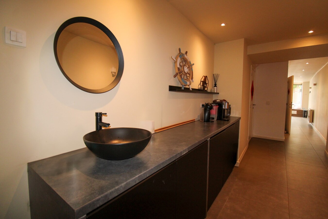 Veelzijdig handelshuis met woonst en luxueuze B&amp;B op toplocatie aan de Markt van Temse! 