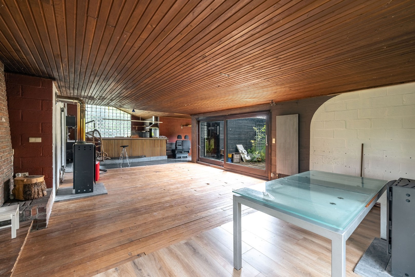 Seventies bungalowvilla met renovatiepotentieel op unieke ligging aan natuurgebied 