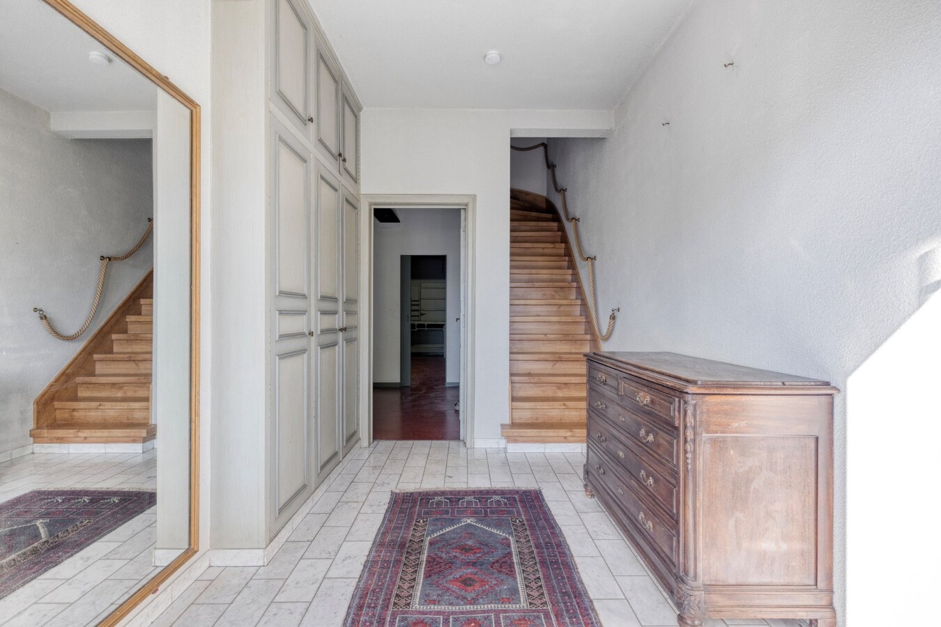 Grote gezinswoning met talrijke mogelijkheden en 4 garageboxen 