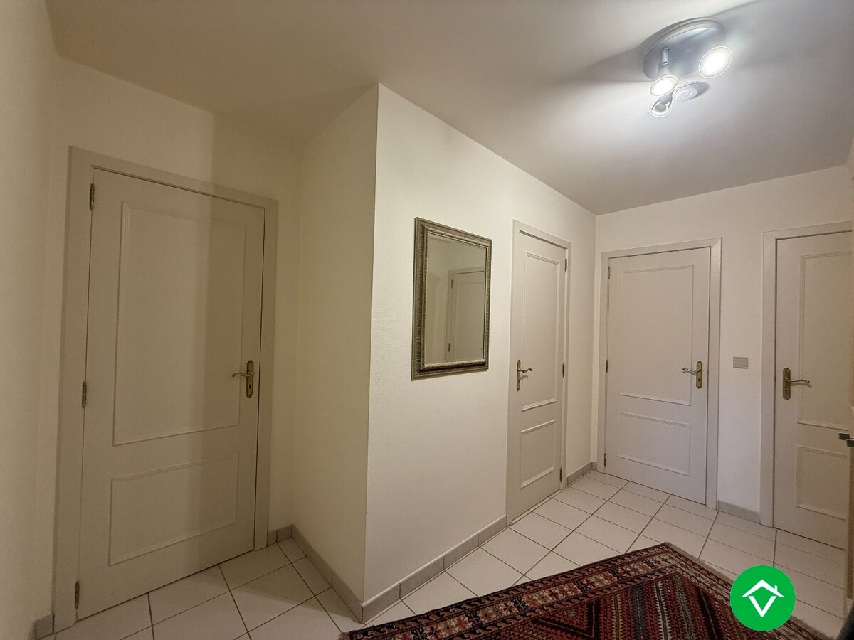 Ruim 2-slaapkamersappartement met garage in centrum Roeselare 