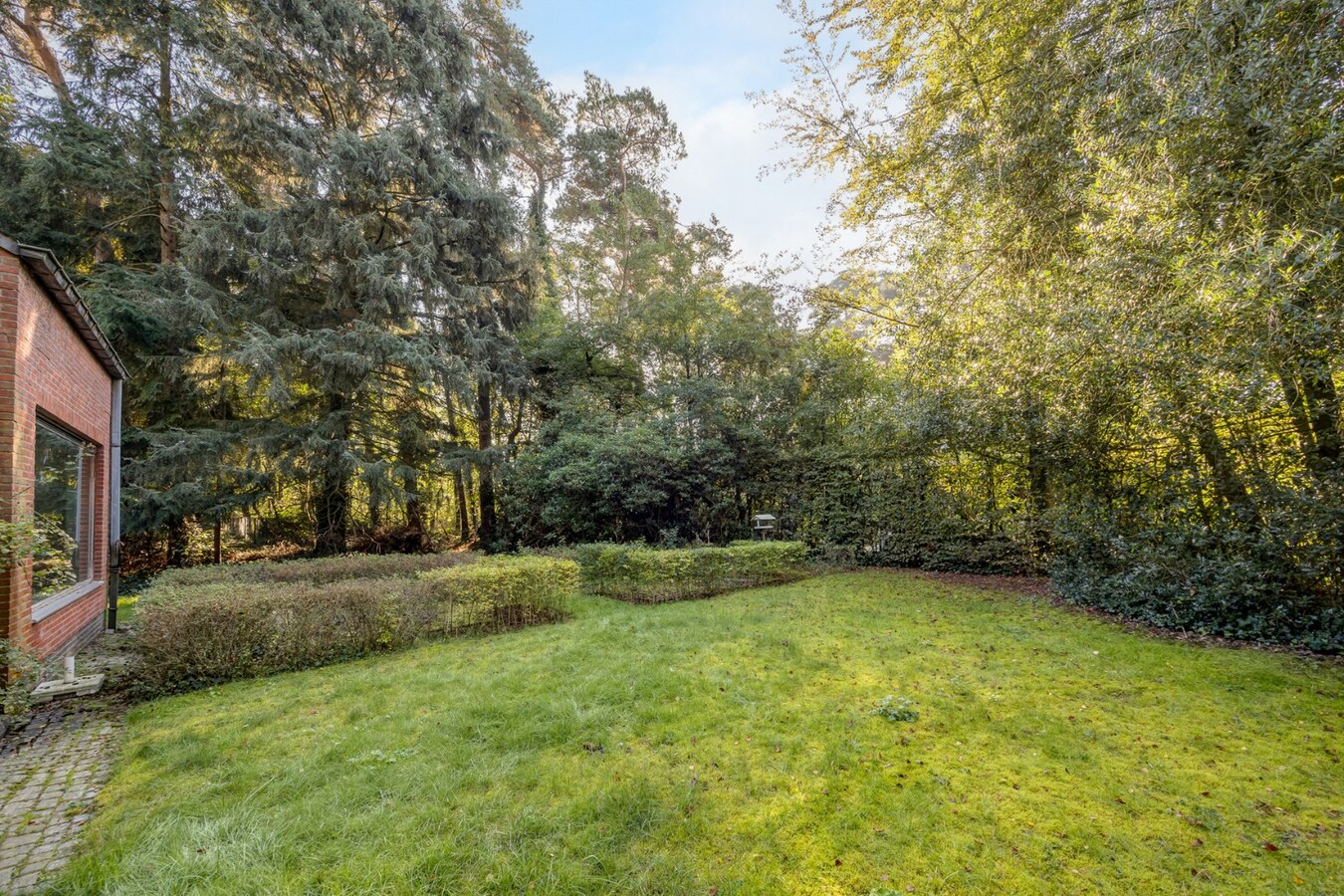 Te renoveren villa met 5 slaapkamers en prachtige tuin op toplocatie 