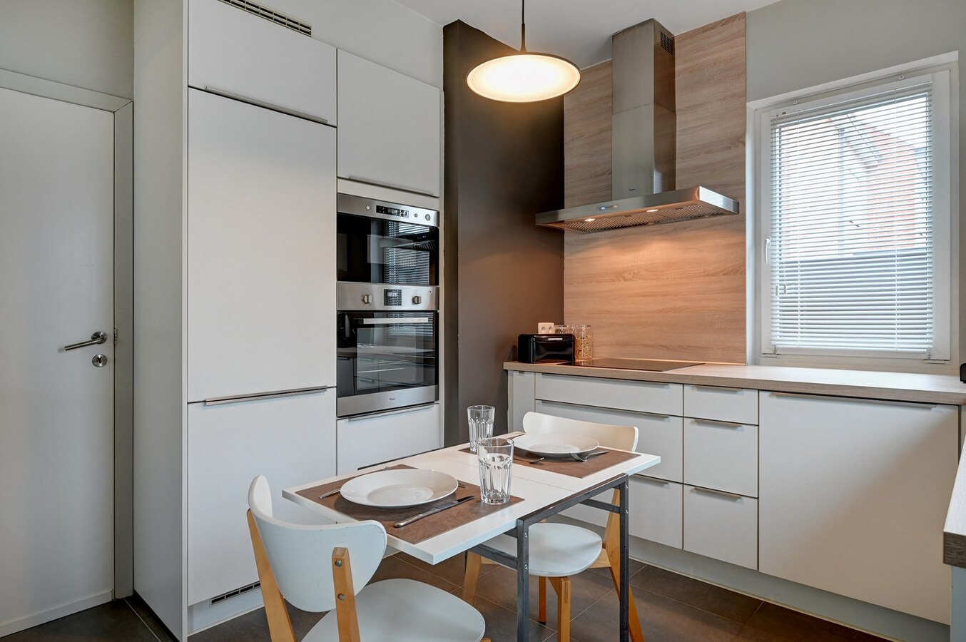 Totaal gerenvoveerde, charmante, halfopen woning met tuin, terras en garage in Kuringen (Hasselt ) 