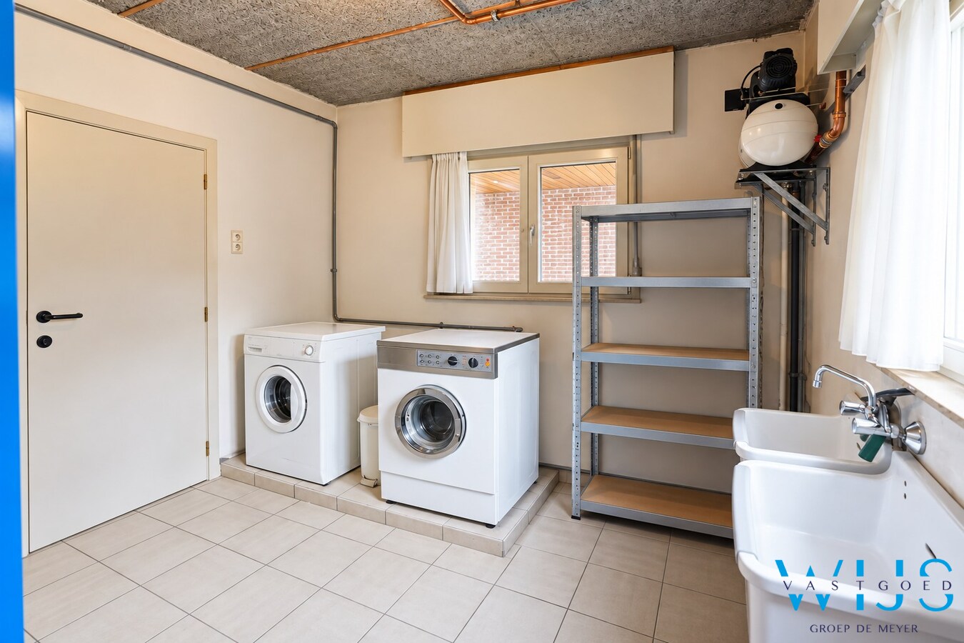 Royaal wonen met maar liefst 910 m² aan multifunctionele bijgebouwen! 