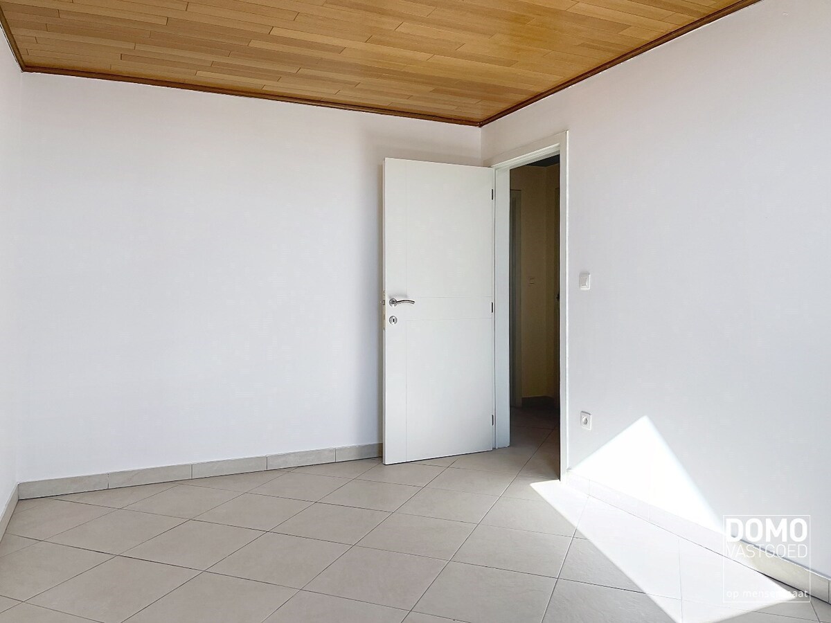 GERENOVEERD DUPLEXAPPARTEMENT MET 2 SLAAPKAMERS OP GOEDE LOCATIE IN KURINGEN 