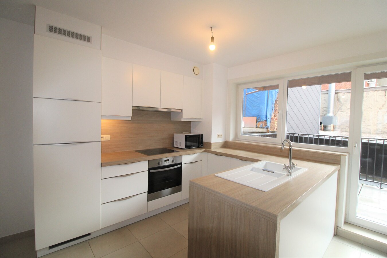 Appartement met twee slaapkamers en autostaanplaats in centrum Roeselare 