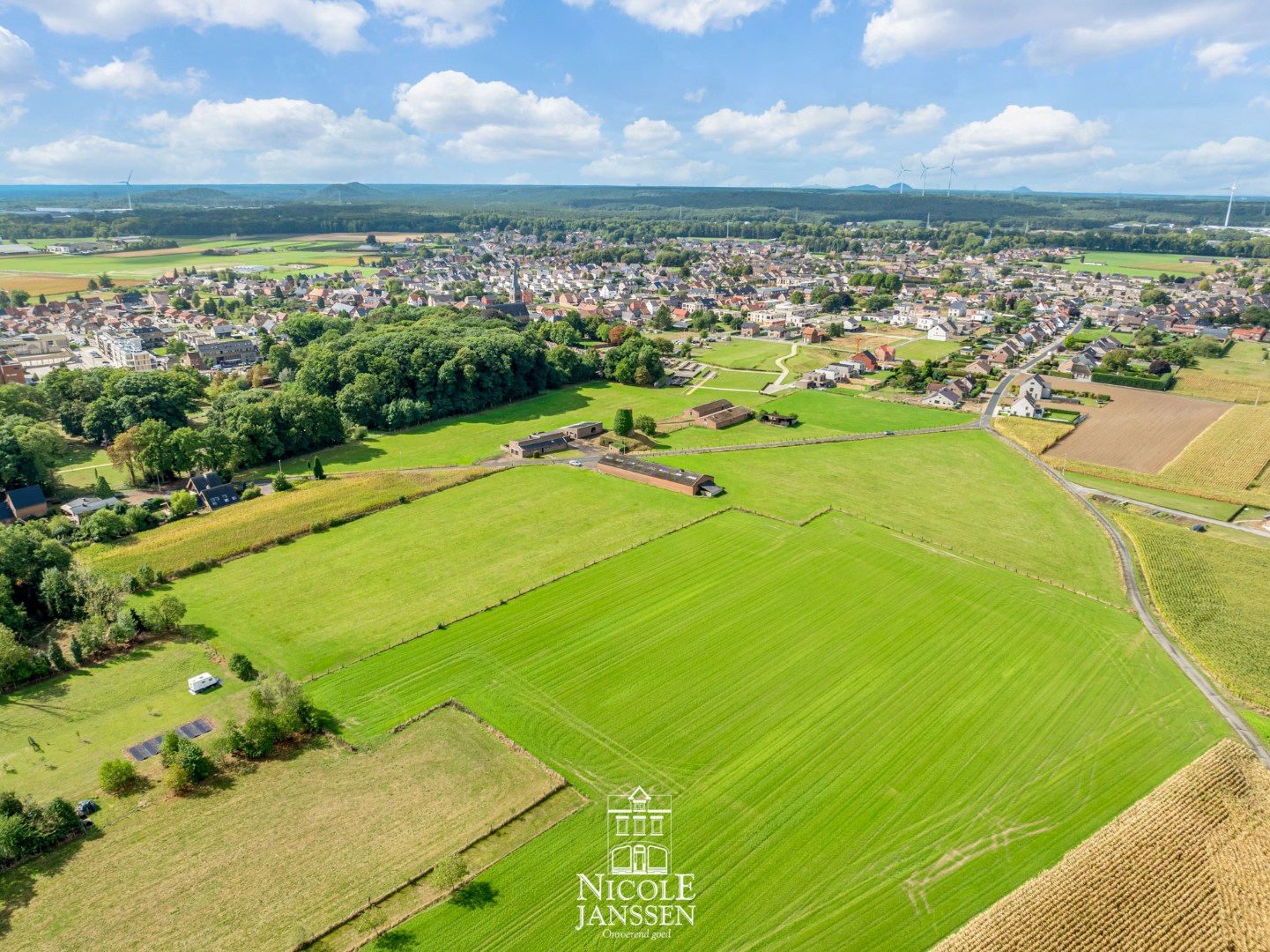 Gelegen op een royaal perceel van 1ha 68a 77ca