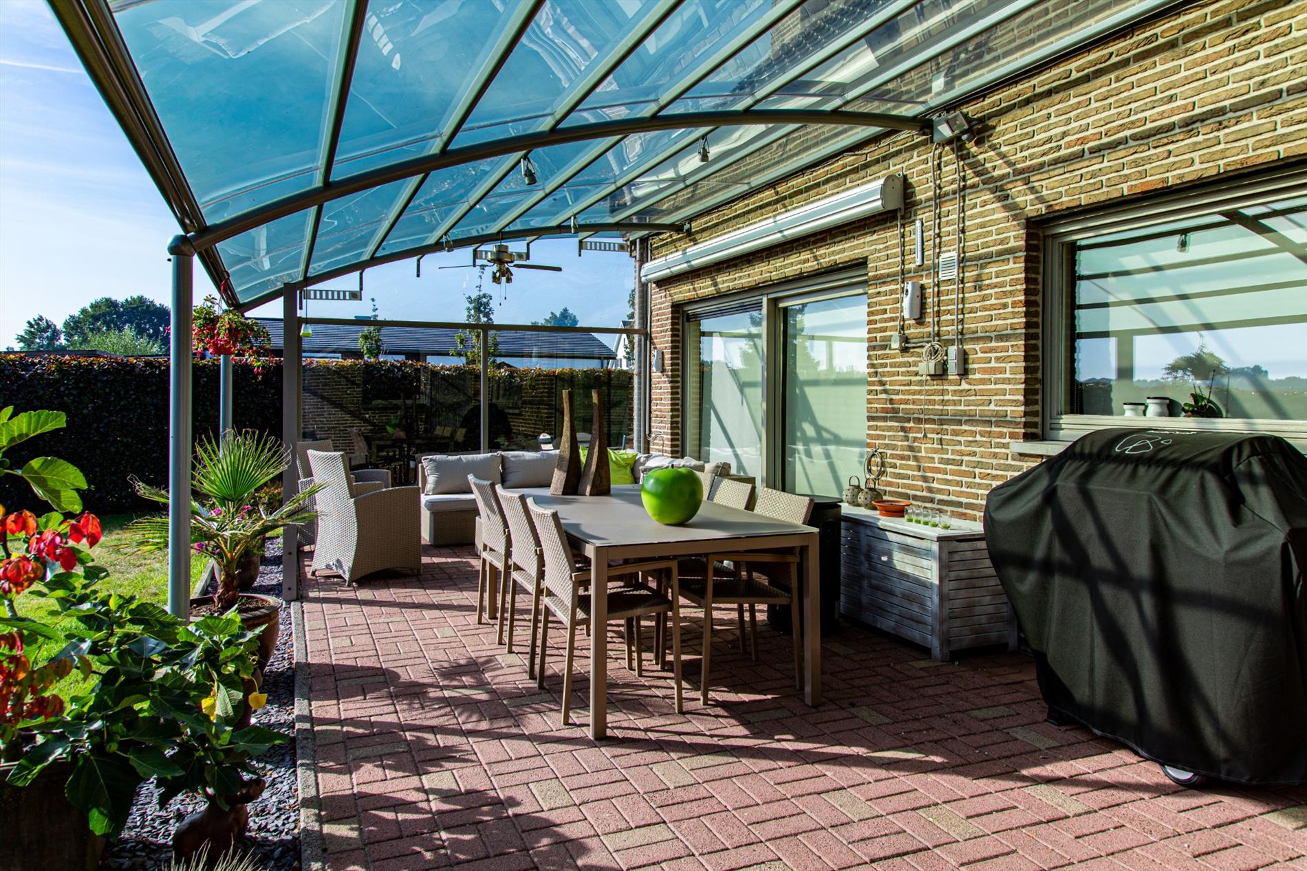 Rustieke woning met paardenstalling op 959m² landelijk gelegen doch nabij centrum Maldegem 
