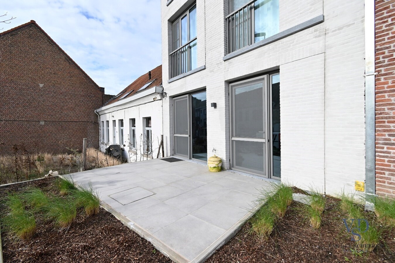 Gelijkvloers appartement met 2 terrassen. 