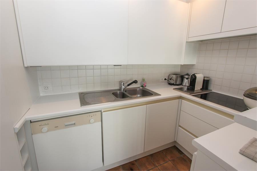 Centraal gelegen studio appartement voorzien van terras met zeezicht! 