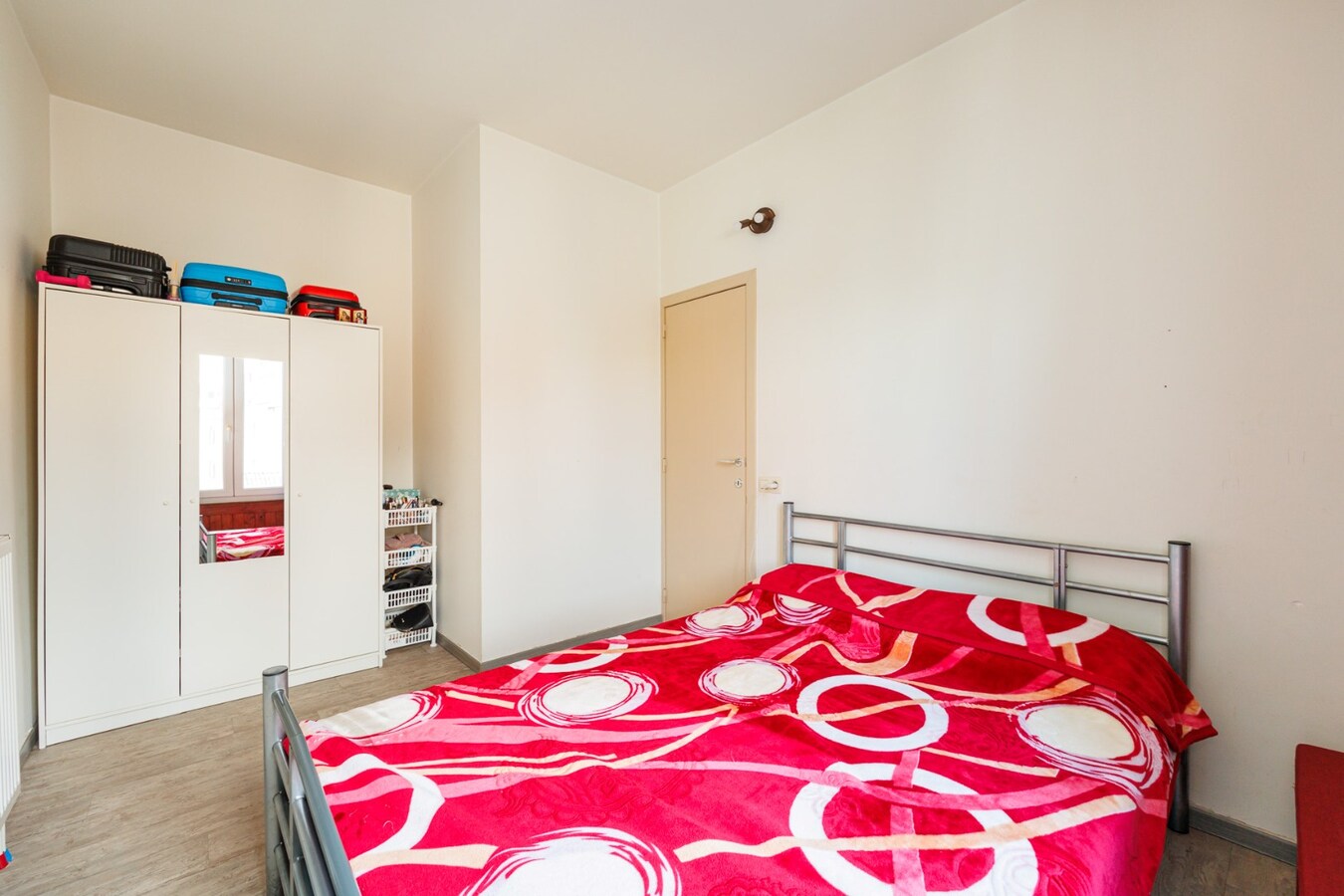 Vergunde opbrengsteigendom met 3 appartementen én handelsruimte! 