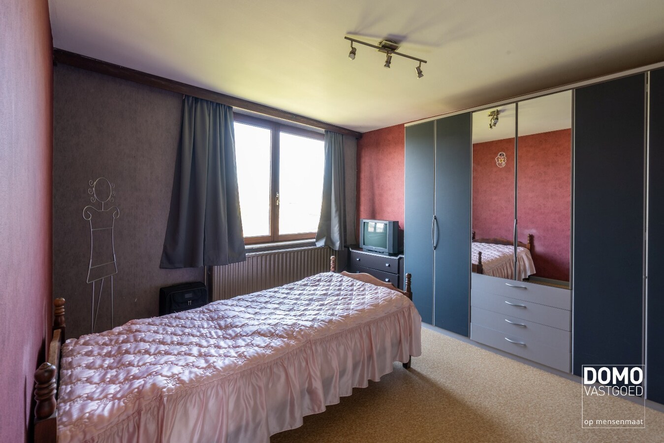 RUSTIG GELEGEN HALFOPEN BEBOUWING MET 4 SLAAPKAMERS EN EXTRA STUDIO OP EEN PERCEEL VAN 11A 45CA TE DIEPENBEEK 