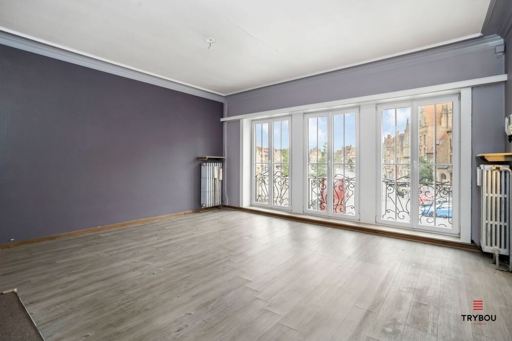 Uniek Handelspand met woonst op de Grote markt van Diksmuide. 