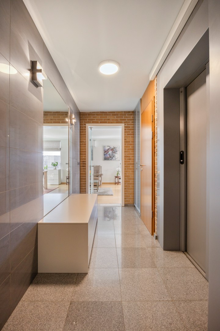 Instapklare penthouse met 2 slaapkamers en terras van 60m² , 4 kelders en garagebox in Korbeek-Lo! – EPC 199 kWh/m² - bewoonbare opp. 131 m² 