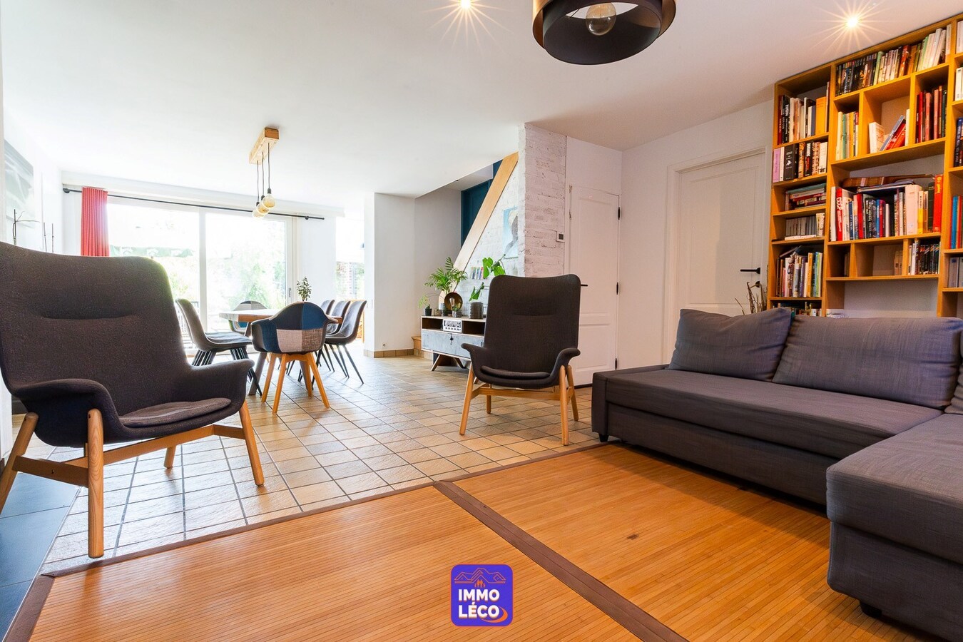 Maison aux volumes impressionnants, érigée sur 1457m², 4 garages, TOP SECTEUR ! COUP DE COEUR ! 