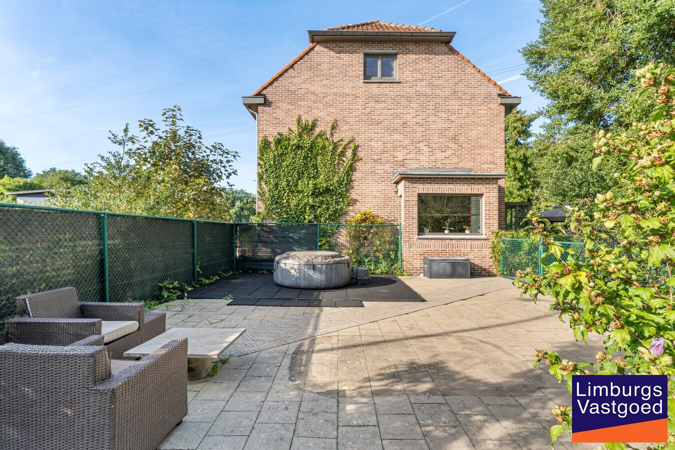 Centraal gelegen woning, 4 slpk, 180 m² bewoonbare oppervlakte, 9a 99ca 