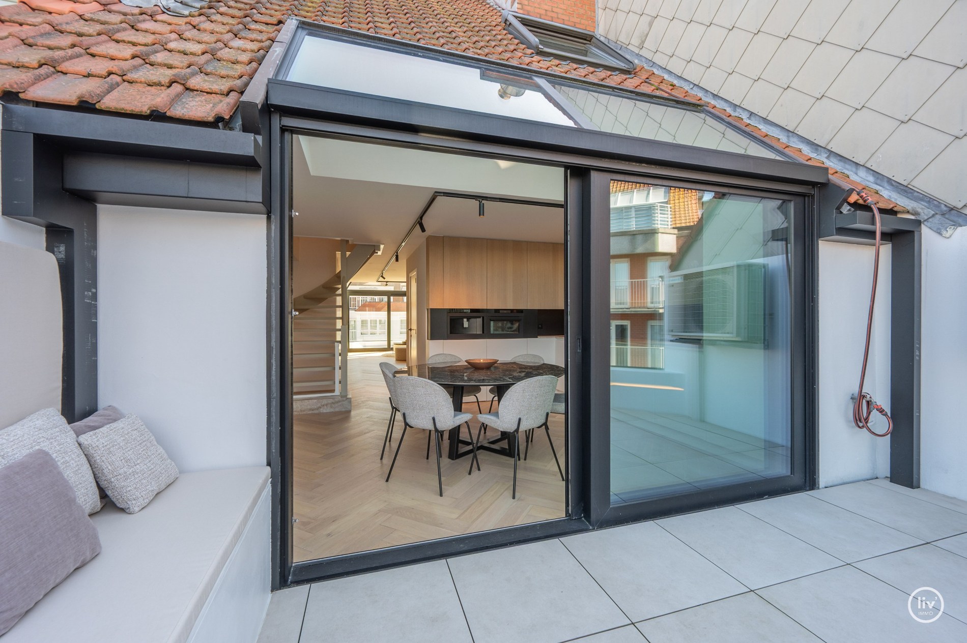 Uitzonderlijk luxueus afgewerkte duplex met royale terrassen, op topligging te Dumortierlaan. Hier werd over elk detail nagedacht 