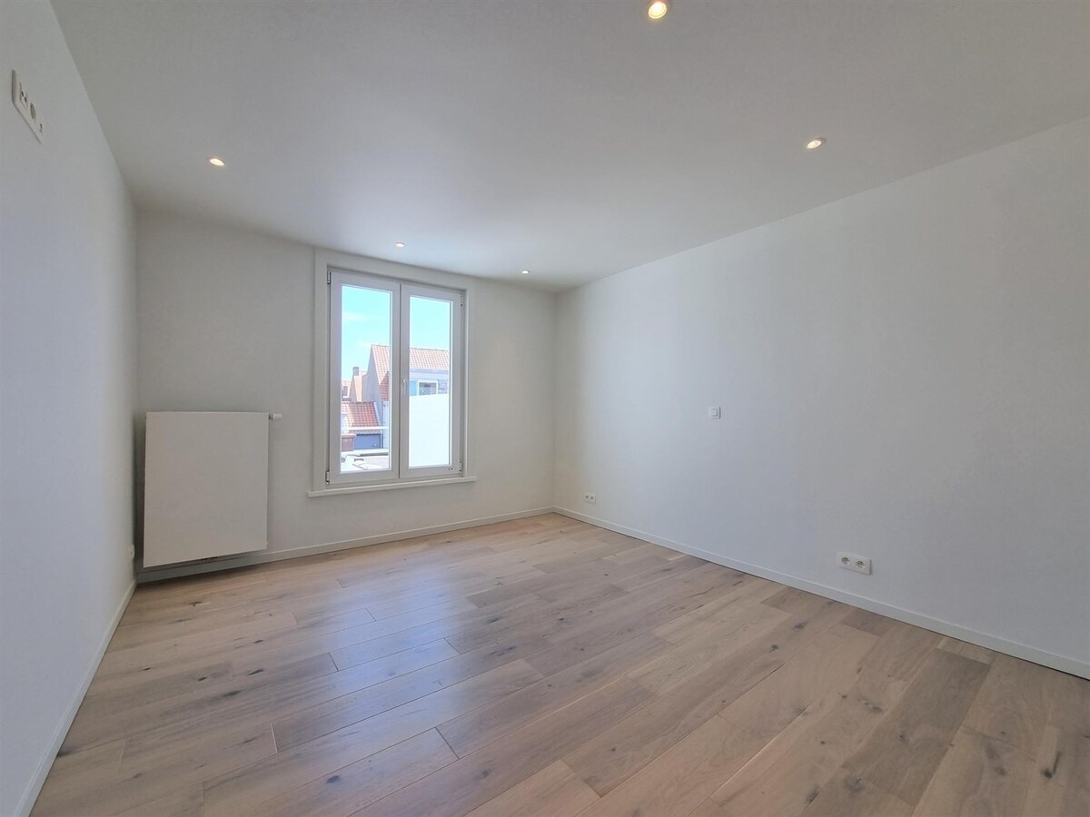 Volledig gerenoveerde woning met garage vlakbij het strand - Heist 