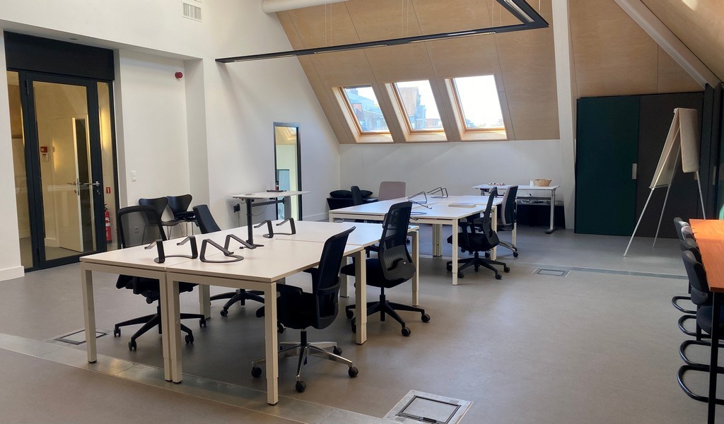 Gemeubelde kantoren in statig herenhuis aan R40 in Gent
