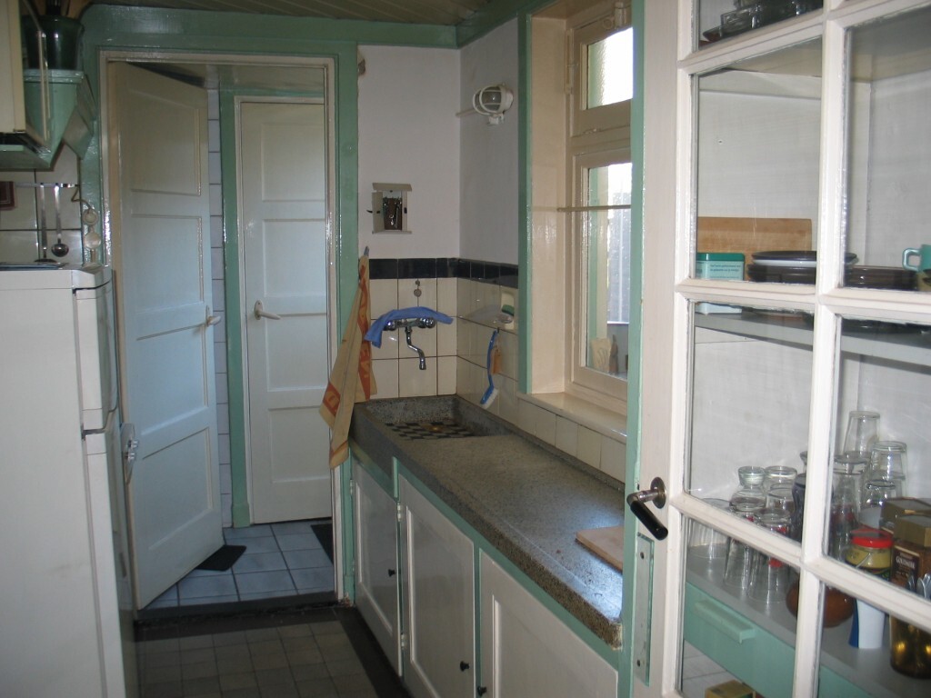 In de wijk 'De Armhoefse Akkers' (Sacramentsparochie) gelegen tussenwoning met achtertuin en stenen berging 