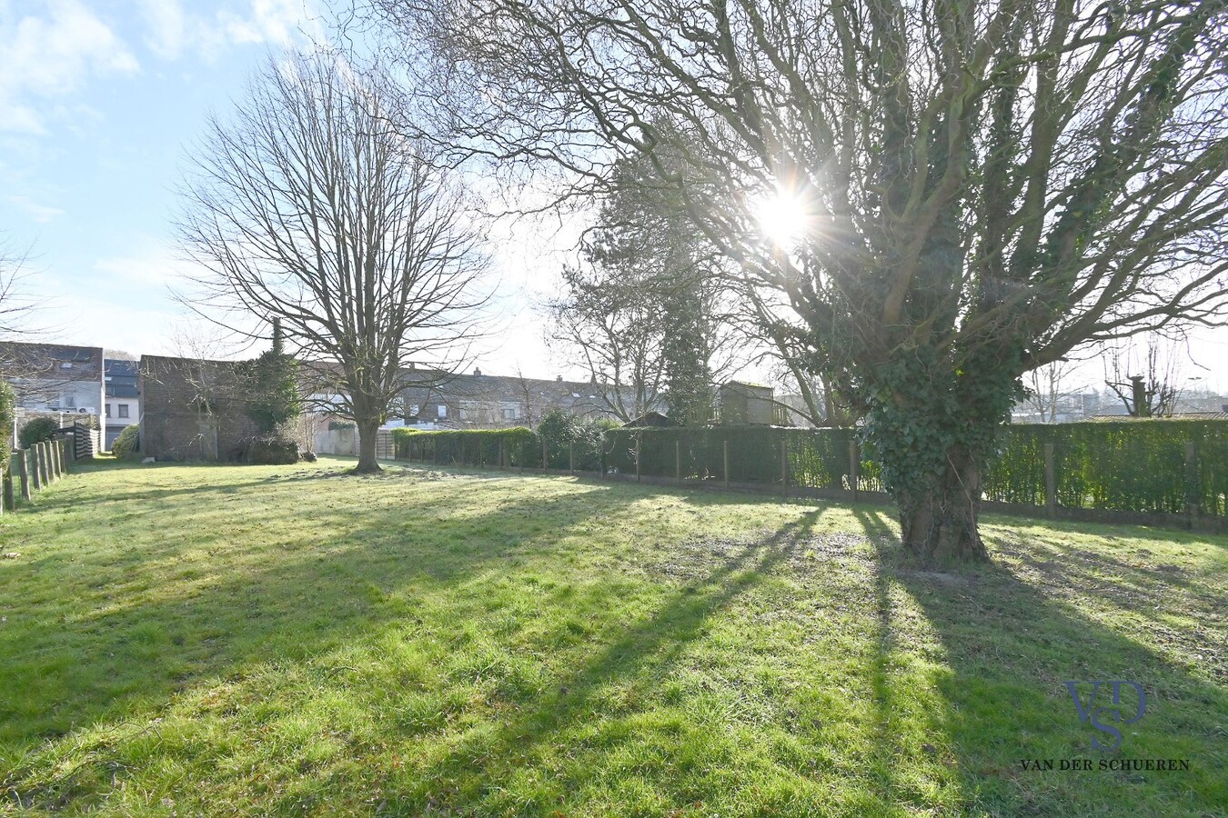 Bijgebouw met bouwgrond 