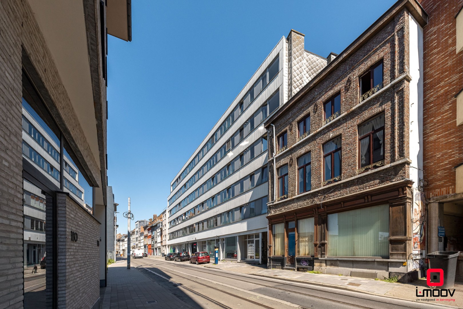 Instapklaar appartement met 2 slaapkamers, 2 badkamers en terras in hartje Gent 