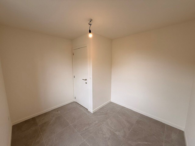 Halfopen nieuwbouwwoning met 4 slaapkamers gelegen te Opitter. 