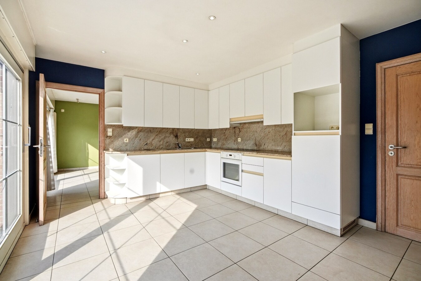 Ruime halfopen woning met 5 slaapkamers te koop in Werken met garage en ruime tuin! 