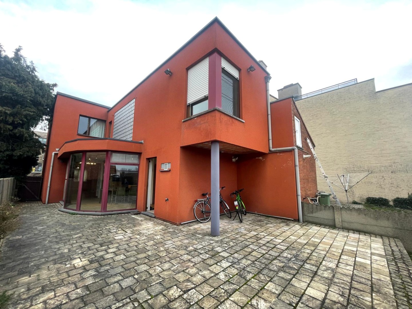 Gezellig woning met 3 slaapkamers en tuin met tuinberging gelegen te Geel! 