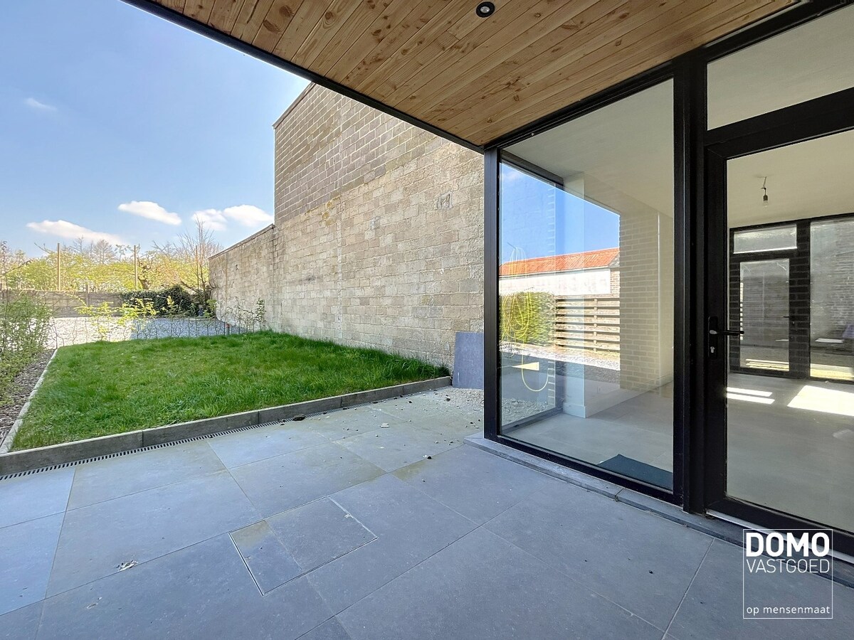 PRACHTIG GERENOVEERDE, LICHTRIJKE WONING MET 3 SLAAPKAMERS, 2 BADKAMERS, EEN ZONNIGE TUIN EN 2 PARKEERPLAATSEN TE GINGELOM (MIELEN-BOVEN-AALST) 