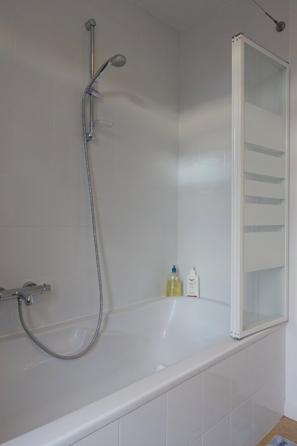 Gerenoveerde rijwoning met 3 slaapkamers en tuin 