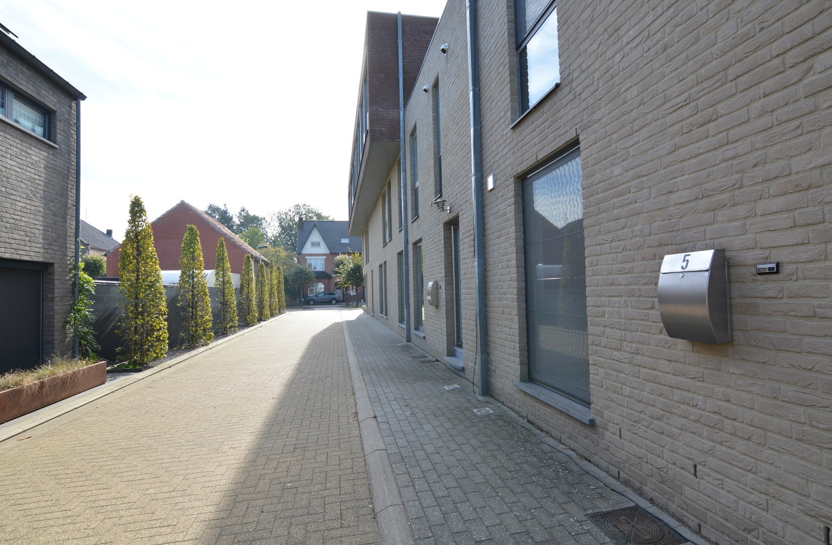 Moderne appartementswoning met 3 slpk, dubbele garage en terras. 