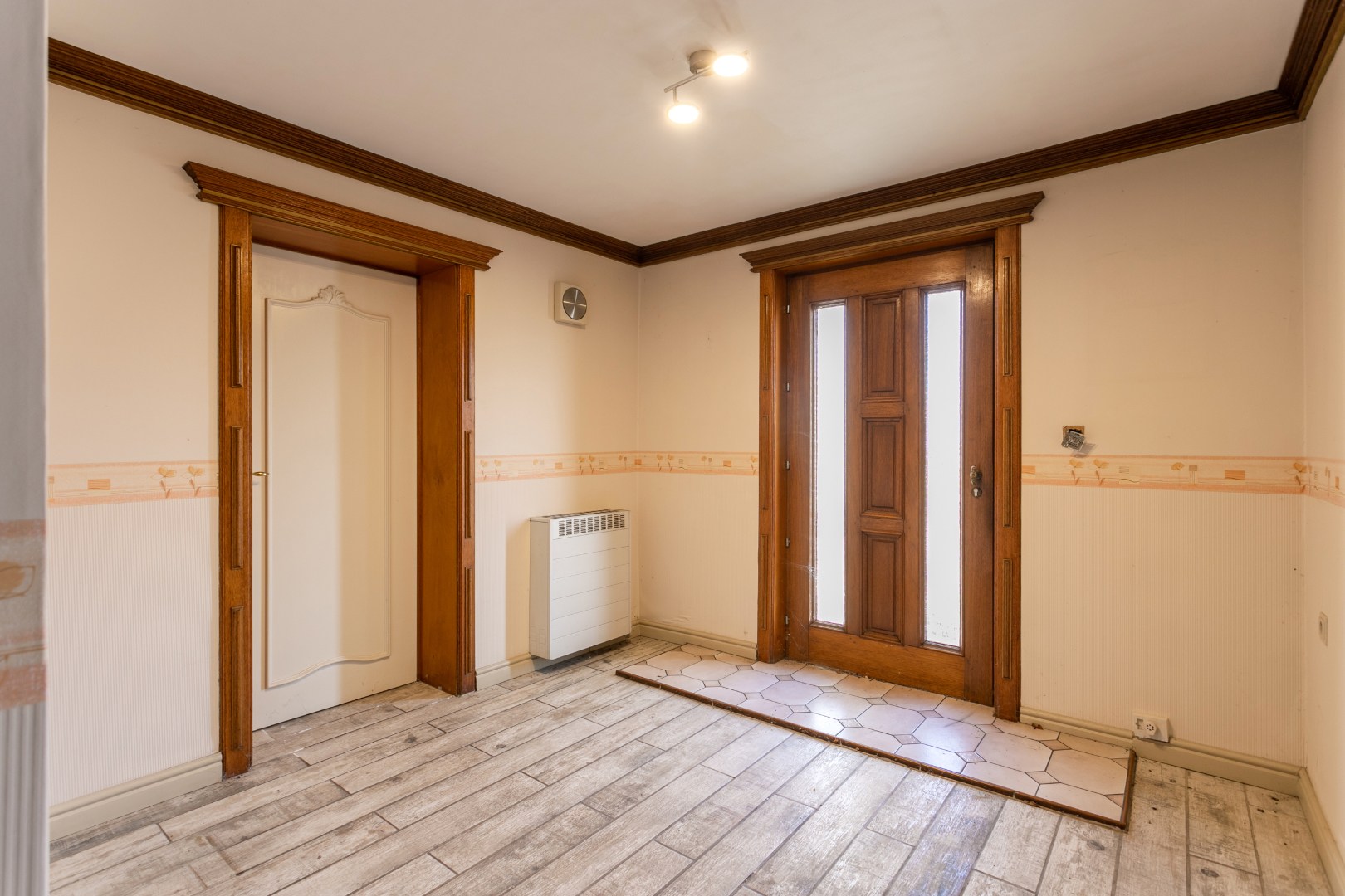 Te renoveren fermette met 3 slpk, bijgebouw en garage en mogelijkheid tot uitbreiding (bouwgrond) 