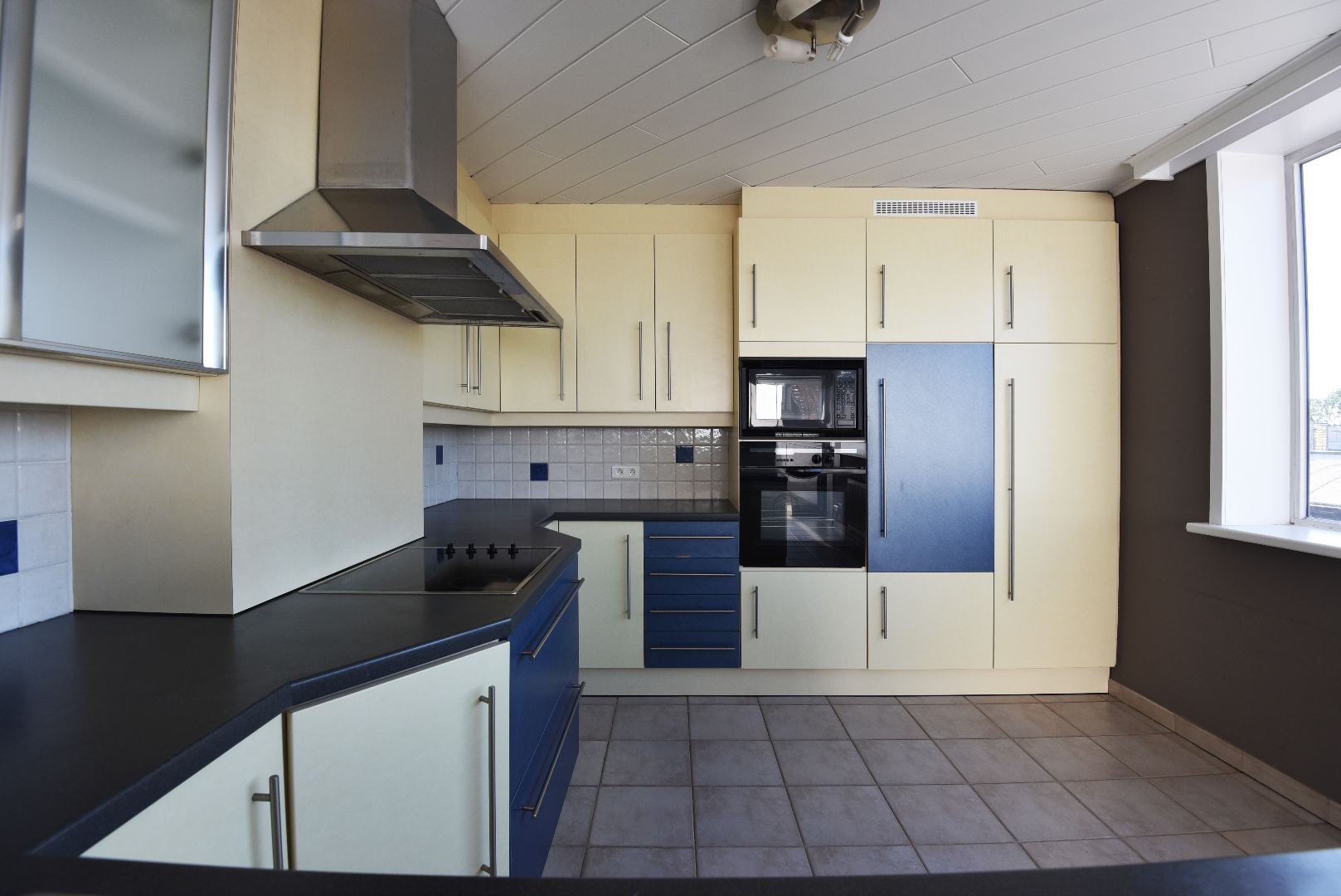 Ruim lichtrijk app. met 3 slpks en garage te Maldegem 