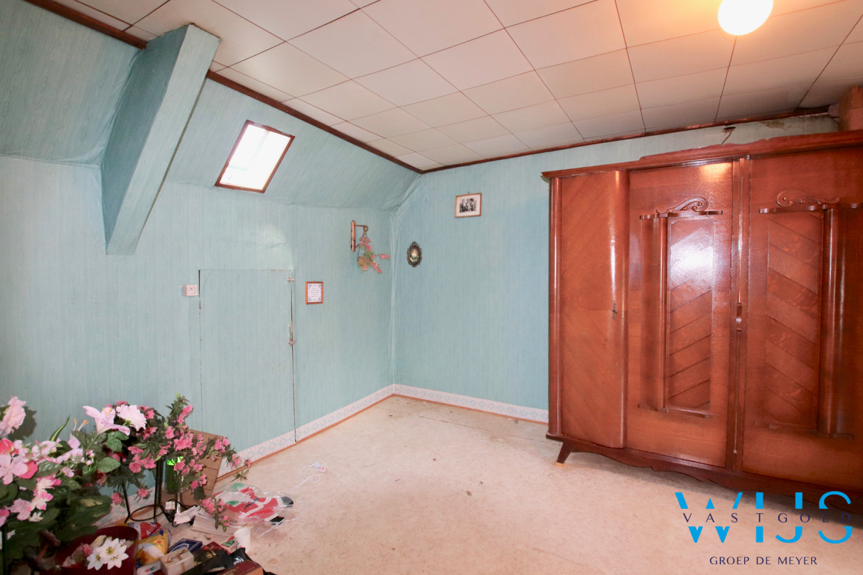 Te renoveren woonhuis op een zeer rustige ligging te Zelzate ! 