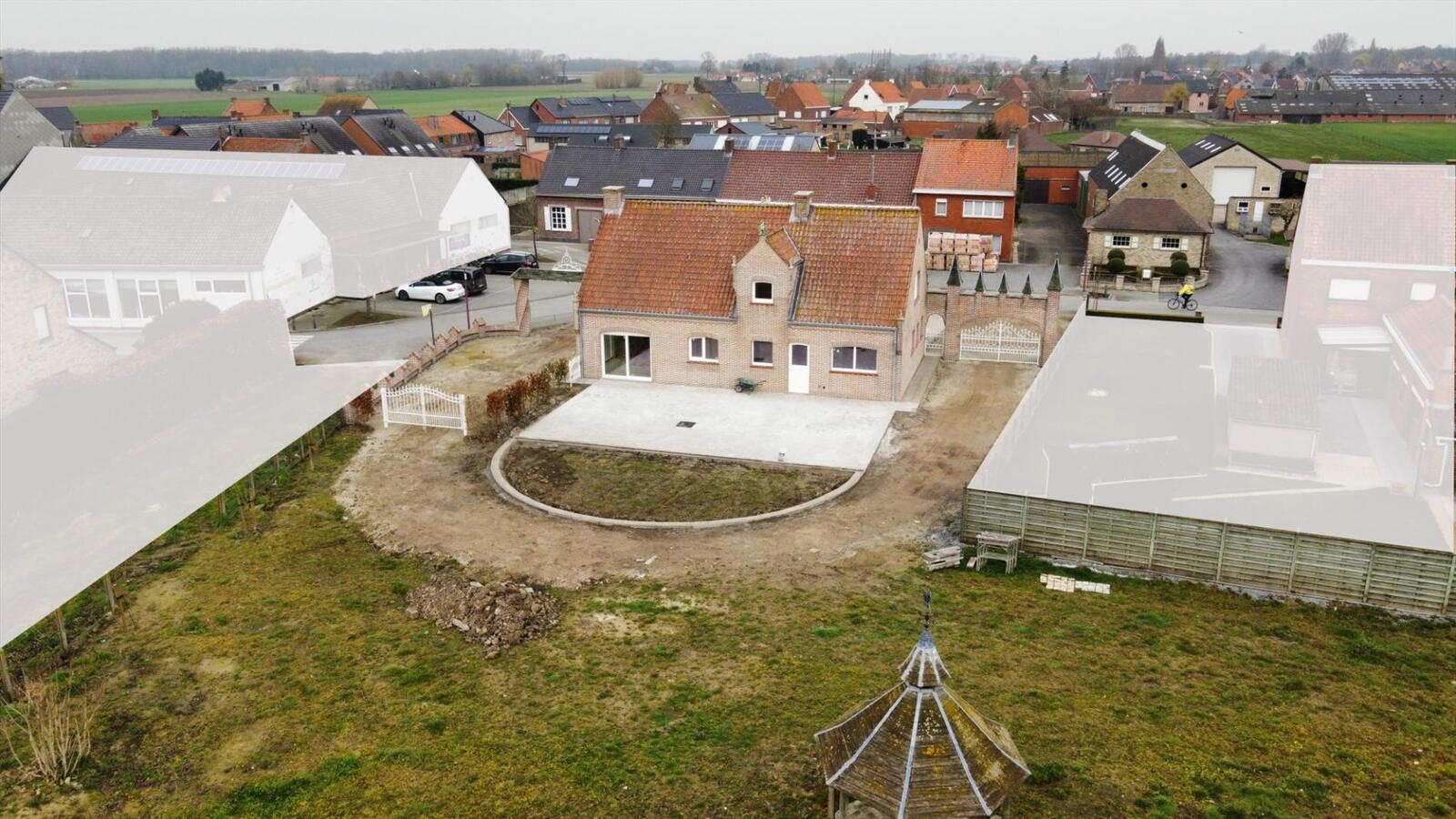 Alleenstaande woning met 3 slaapkamers en garage 