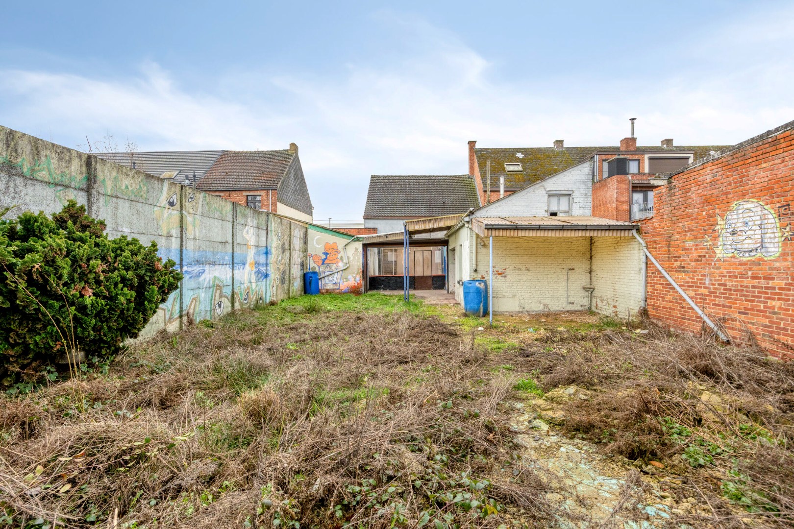 Te renoveren woning met 4 slpk. en gezellige stadstuin op een centrale ligging in Geel 