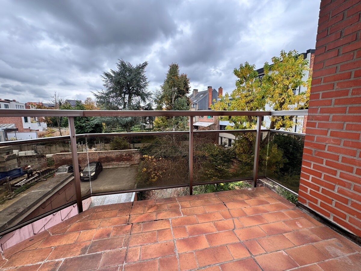 Appartement met 2 slaapkamers en autostandplaats in centrum Leuven 