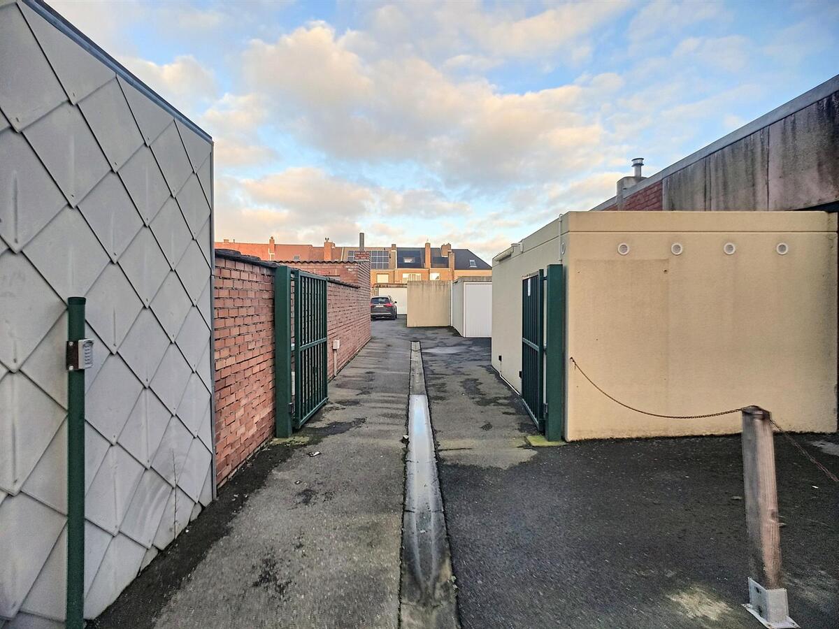 Makkelijk inrijdbare garagebox in de Pannenstraat - Heist 