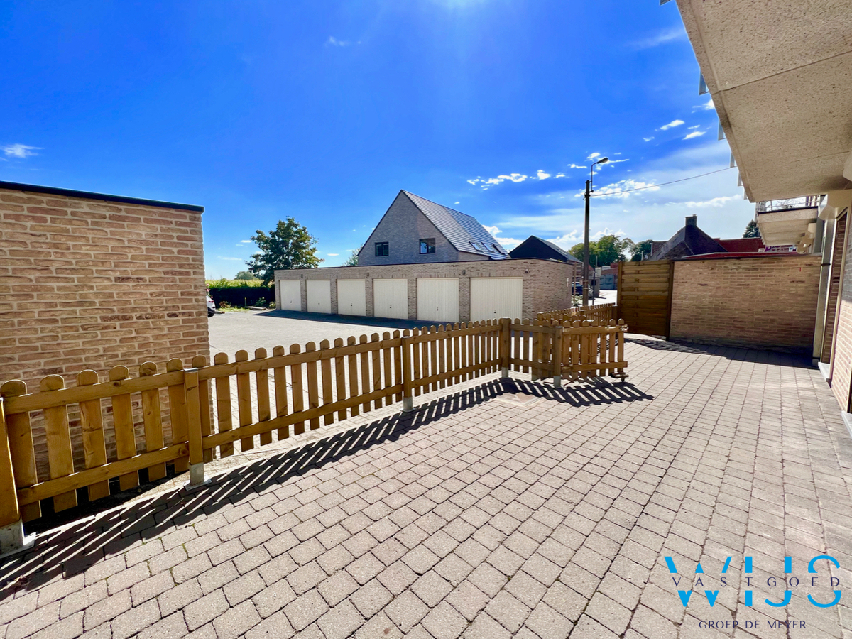 Gelijkvloersapp. met 3 slaapkamers &amp; garage in hartje Assenede ! 