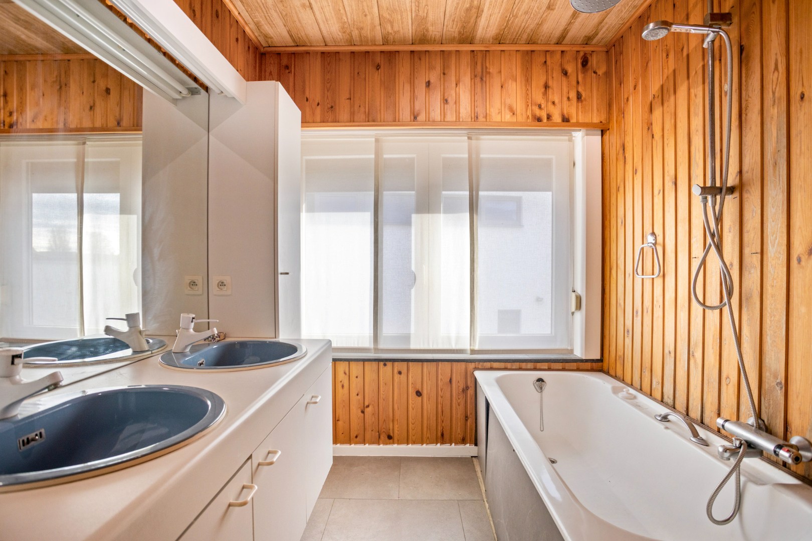 Te renoveren gezinswoning met 3 slpk. in het centrum van Meerhout 