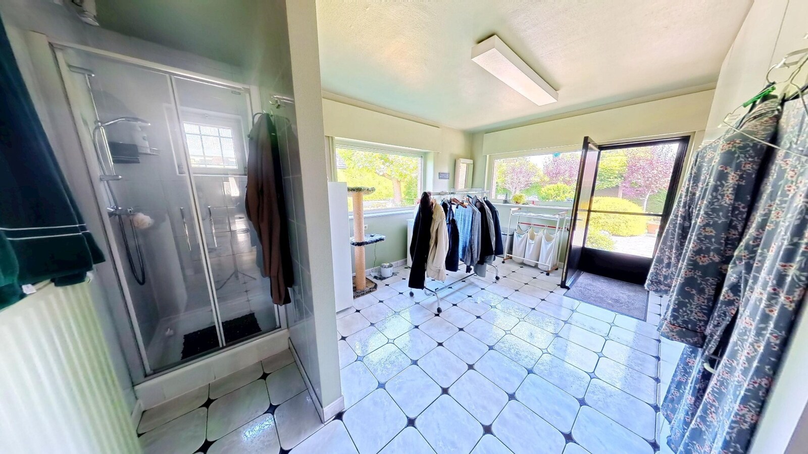 Bijzonder ruim én rustig wonen. 