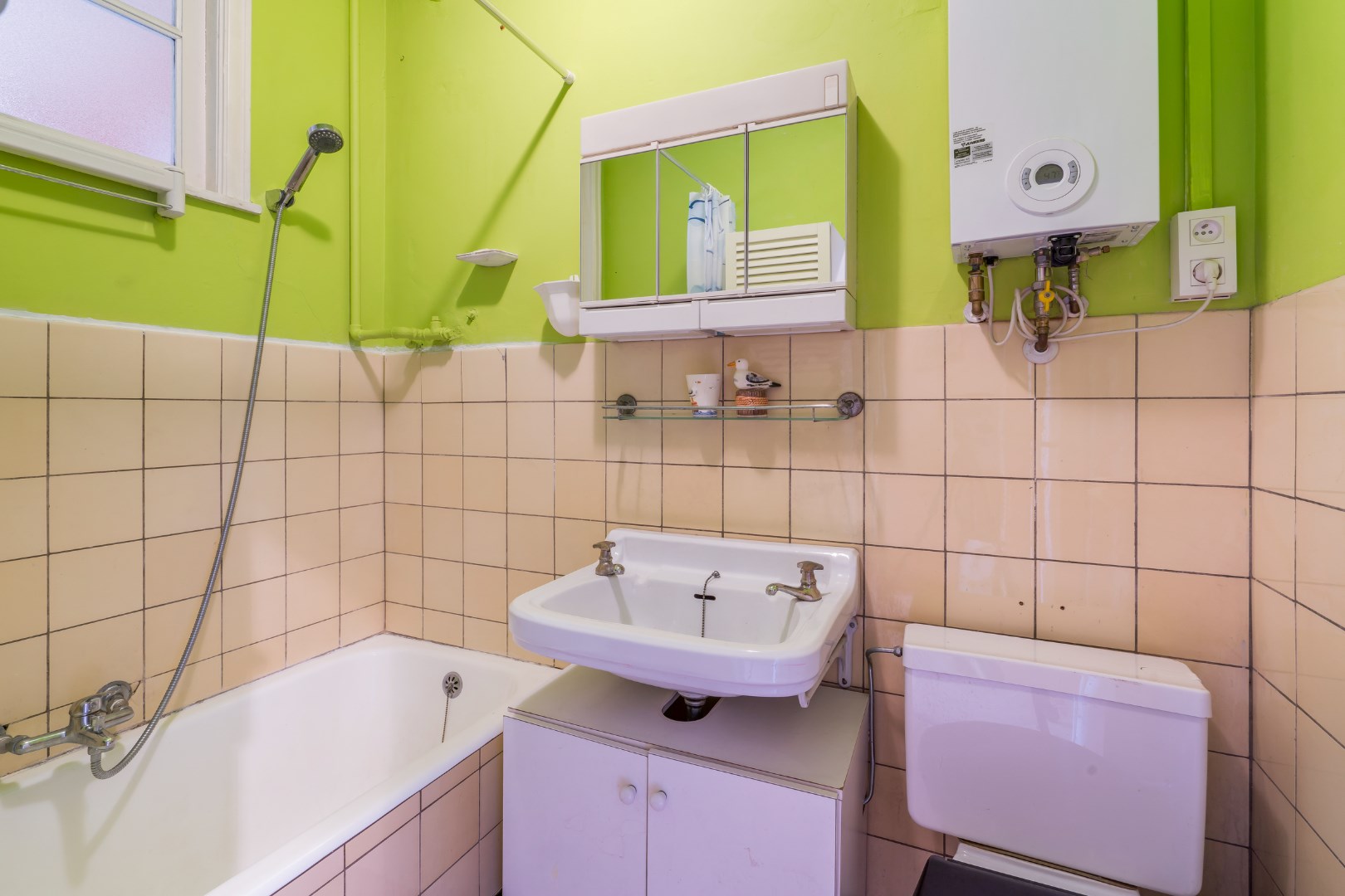 Te renoveren 2 slaapkamer appartement op het 2de verdiep 